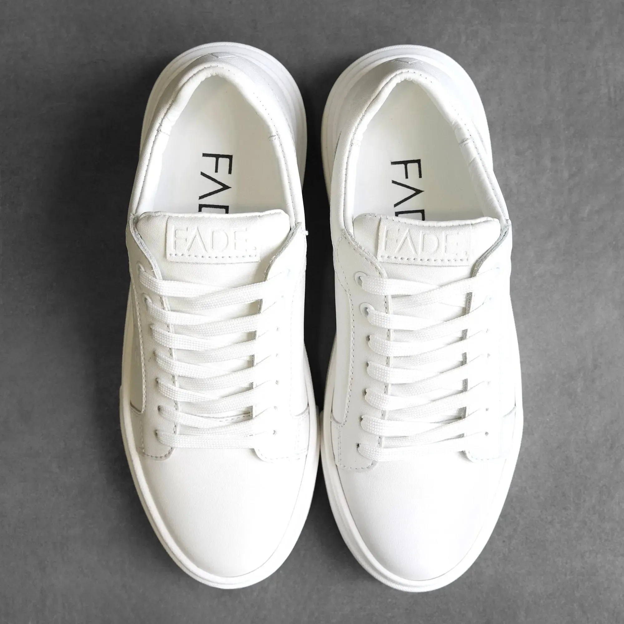 Iconic II White Sneaker