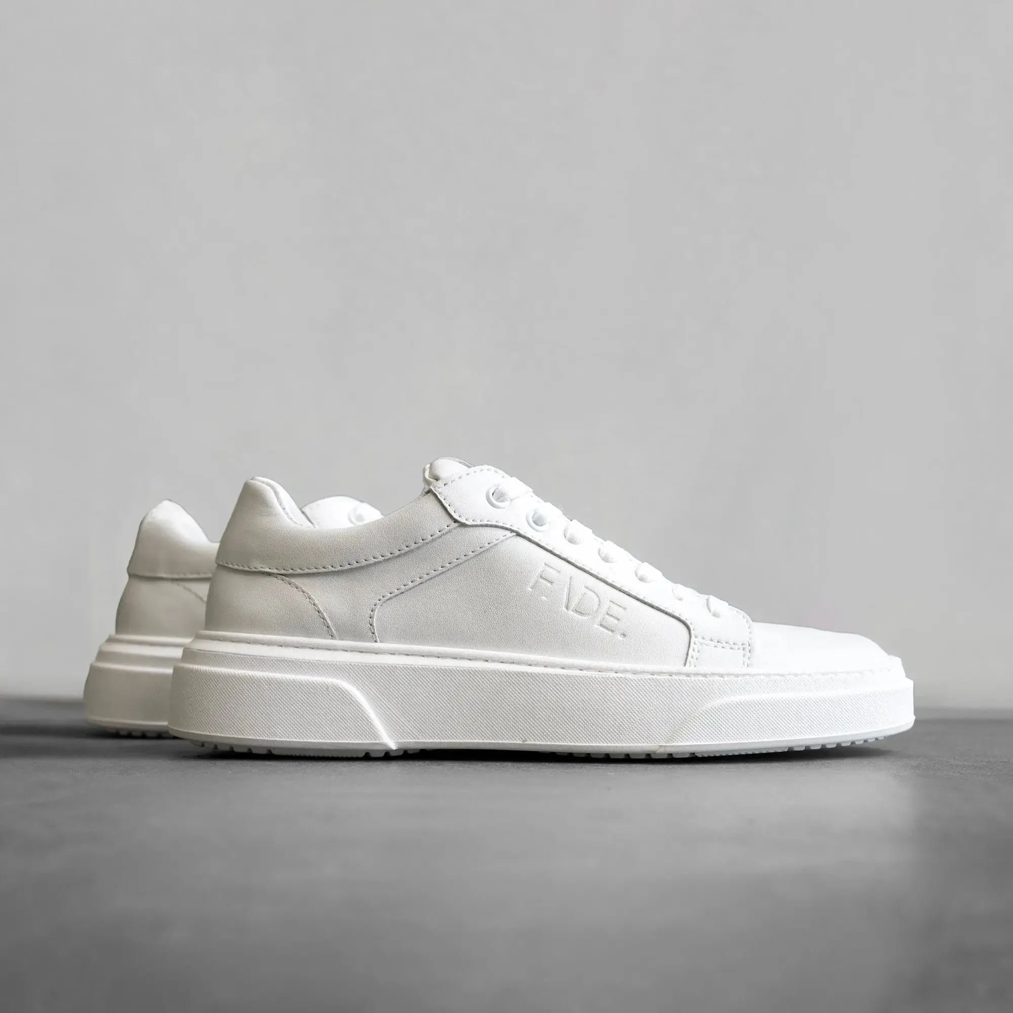 Iconic II White Sneaker