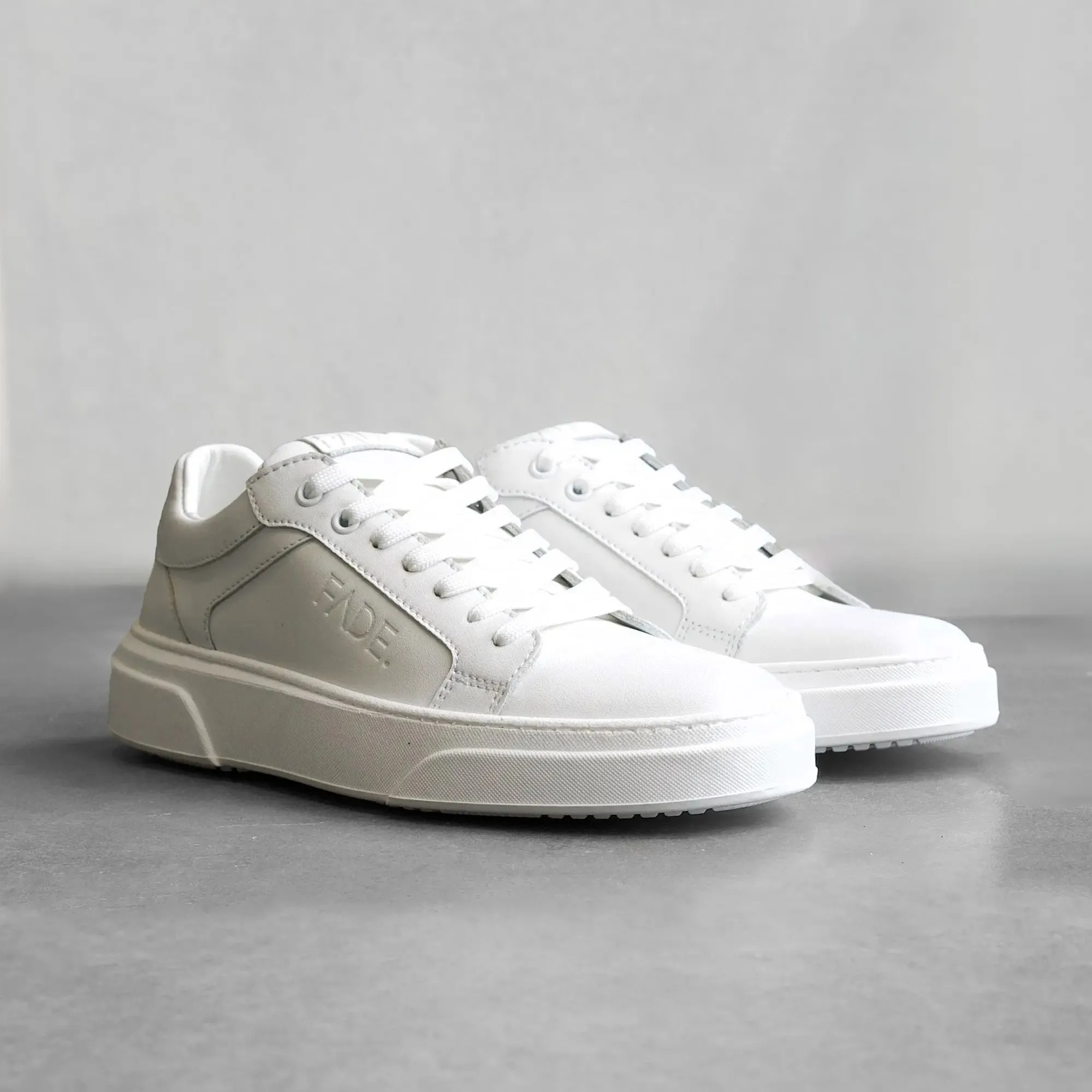 Iconic II White Sneaker