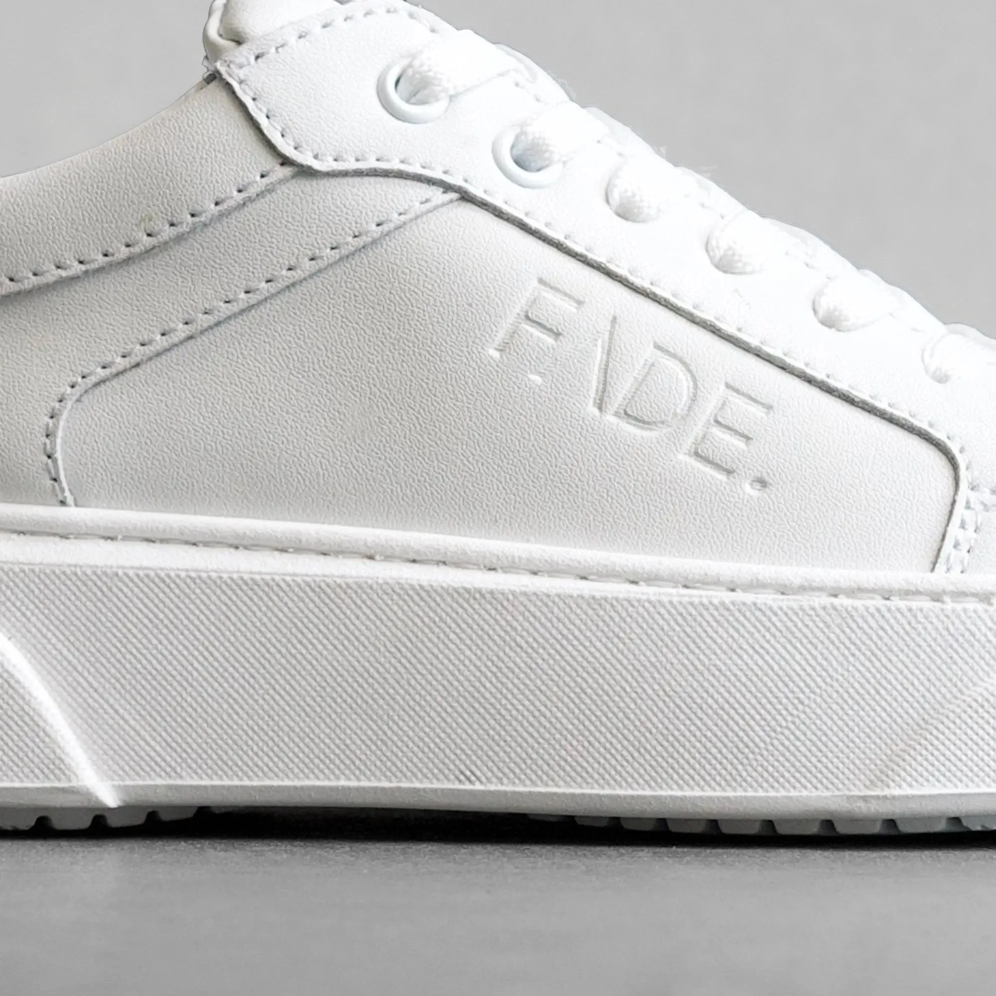Iconic II White Sneaker