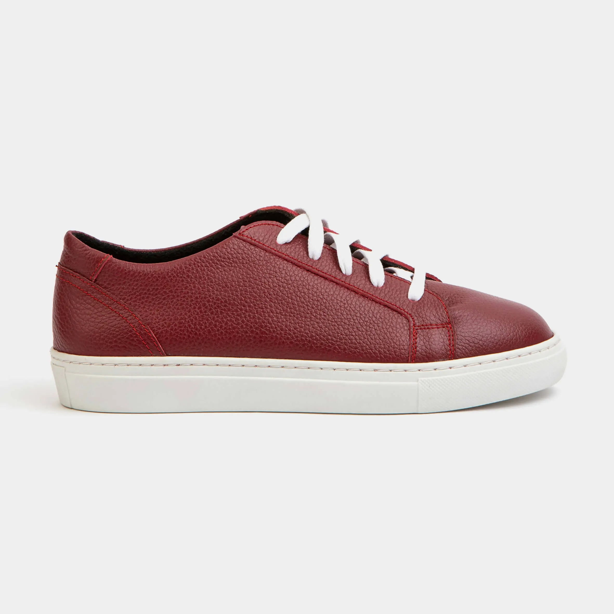 THE N°1 BURGUNDY ON WHITE