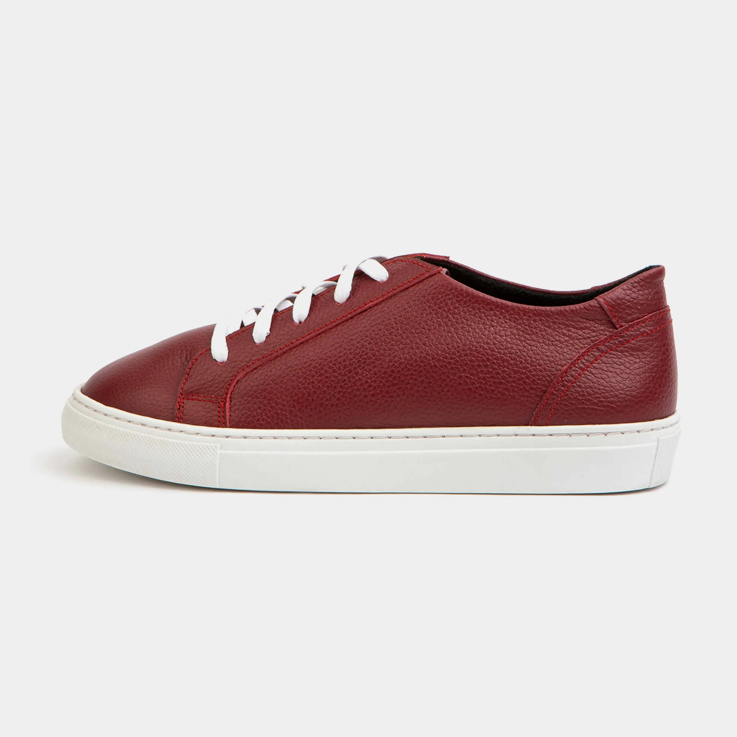 THE N°1 BURGUNDY ON WHITE