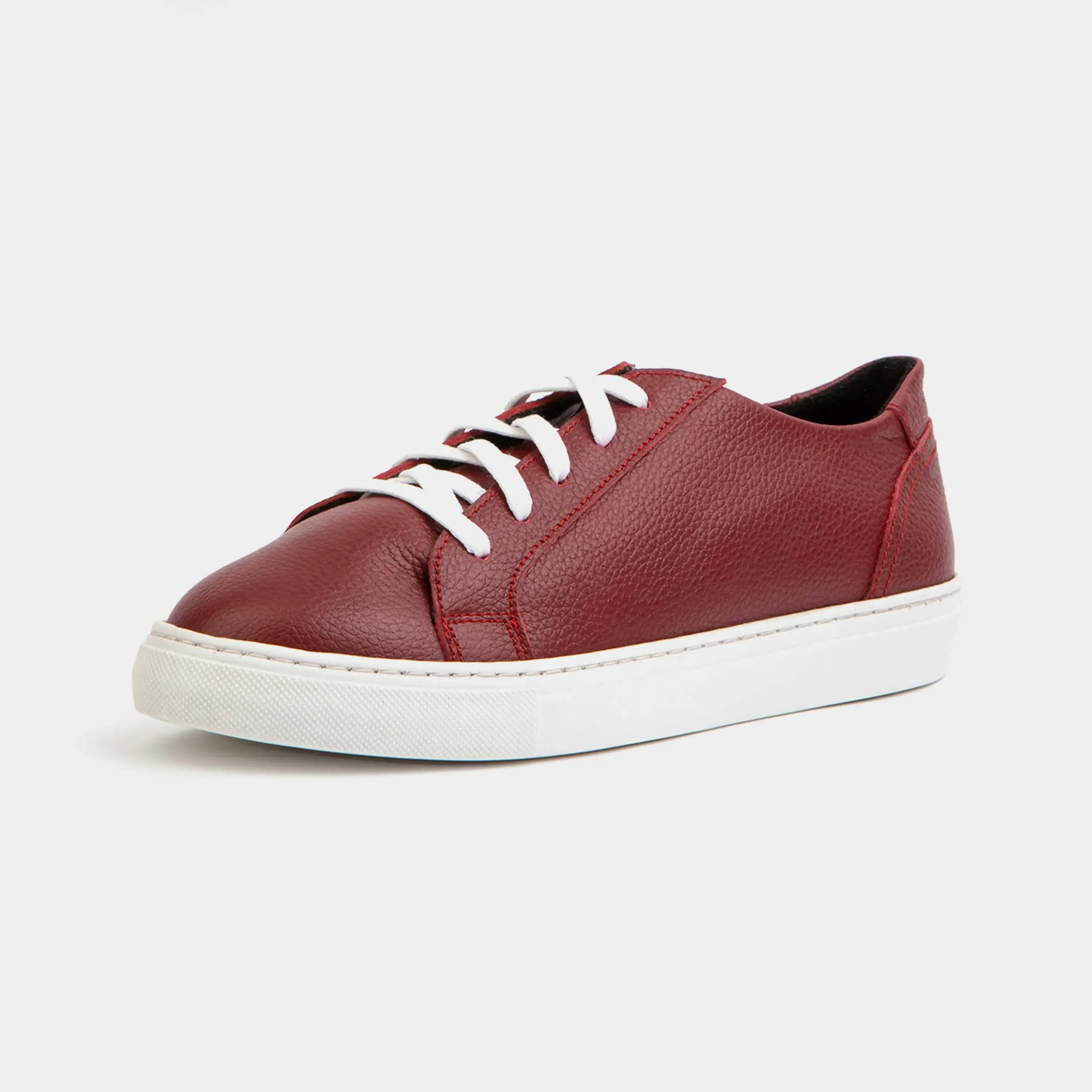 THE N°1 BURGUNDY ON WHITE