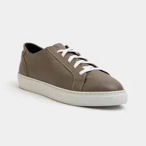 THE N°1 TAUPE ON WHITE