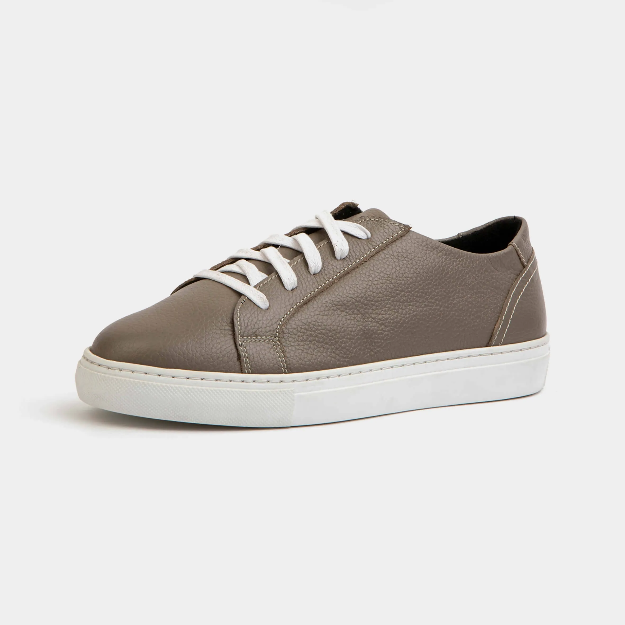 THE N°1 TAUPE ON WHITE